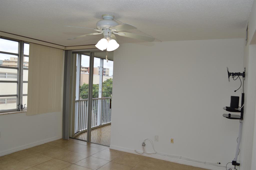 1690 NE 191 Street Unit: 409-1