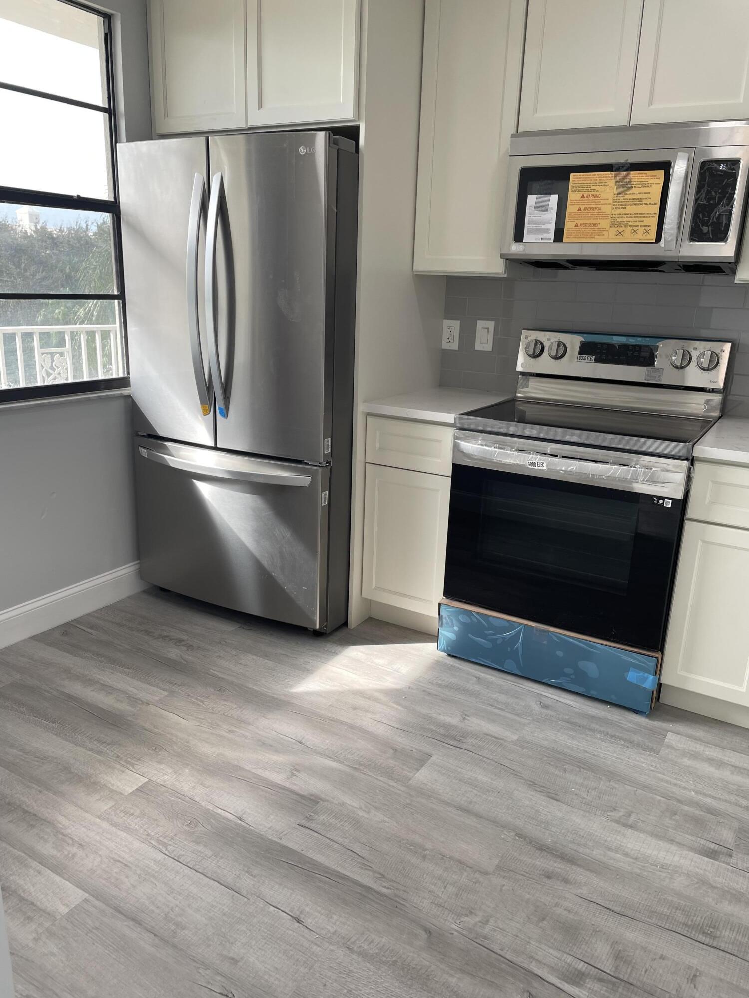 6121 Balboa Circle Unit: 406