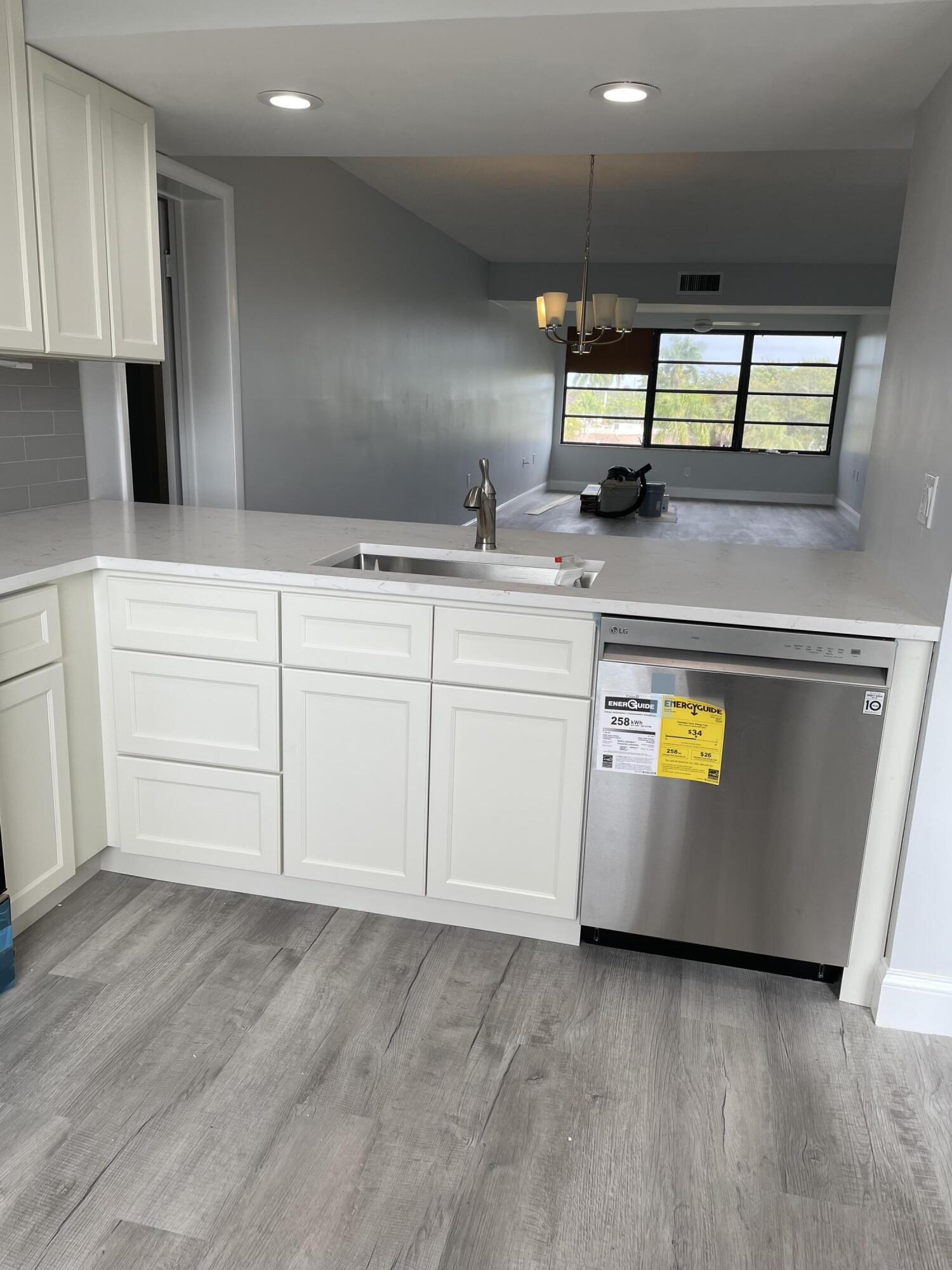 6121 Balboa Circle Unit: 406