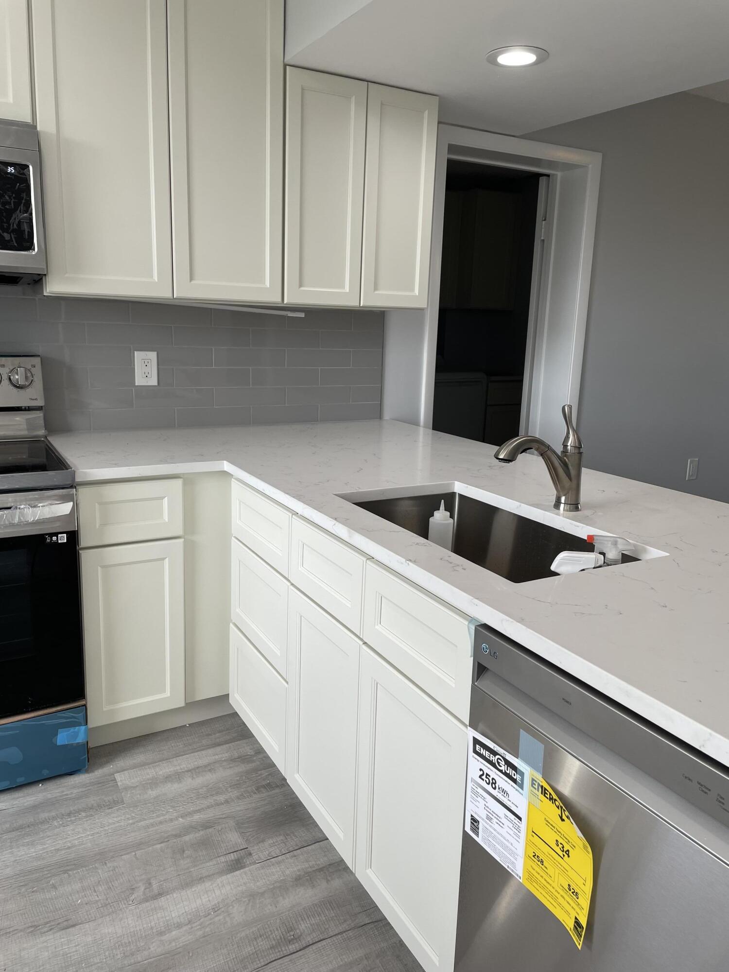 6121 Balboa Circle Unit: 406