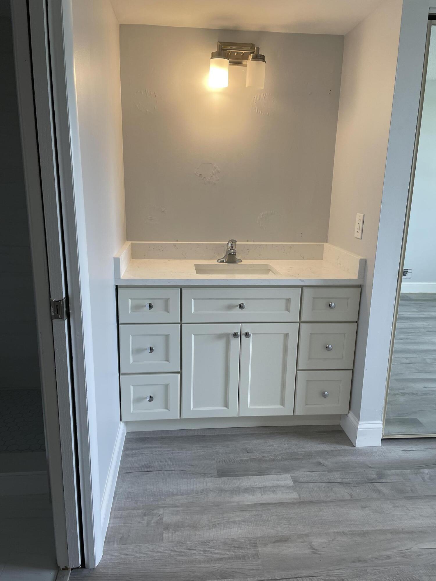 6121 Balboa Circle Unit: 406
