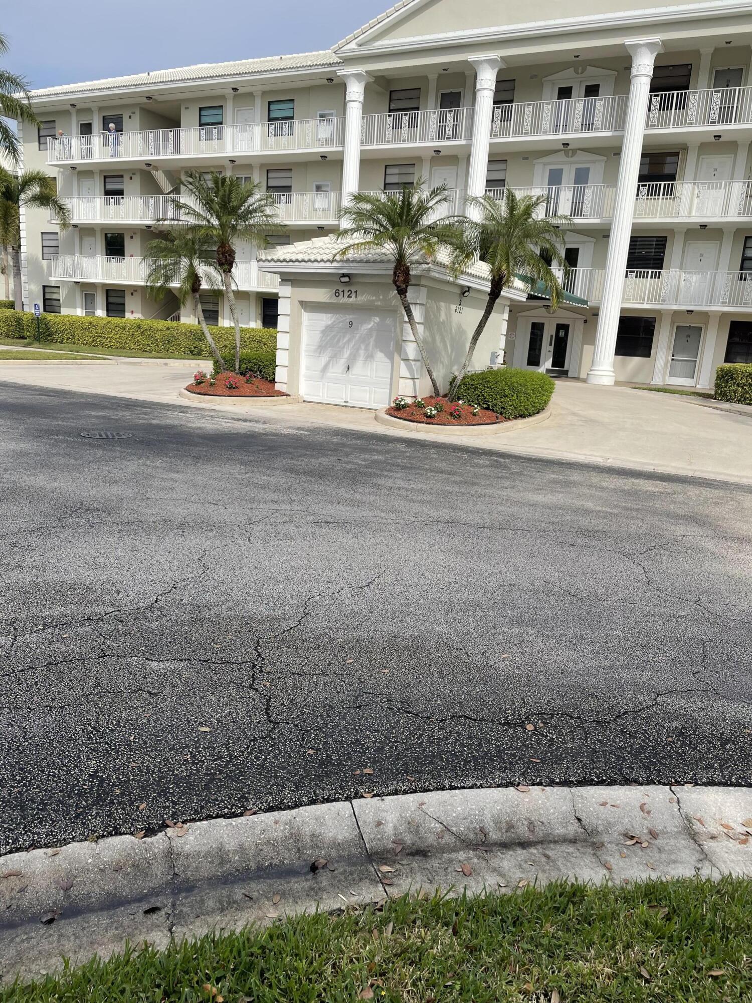 6121 Balboa Circle Unit: 406