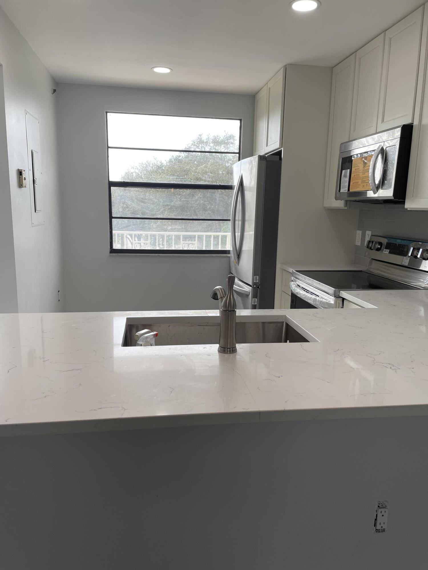 6121 Balboa Circle Unit: 406