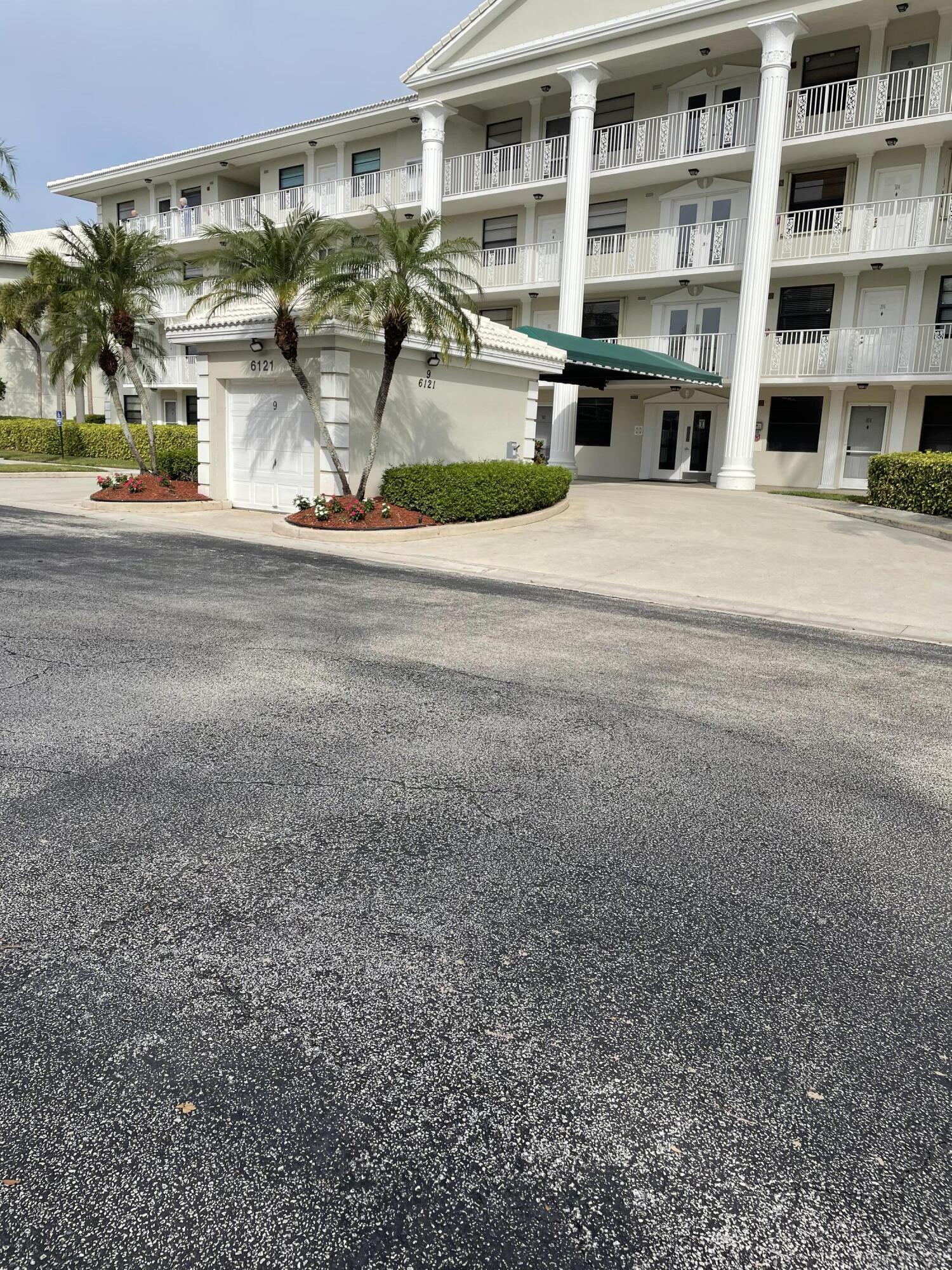 6121 Balboa Circle Unit: 406