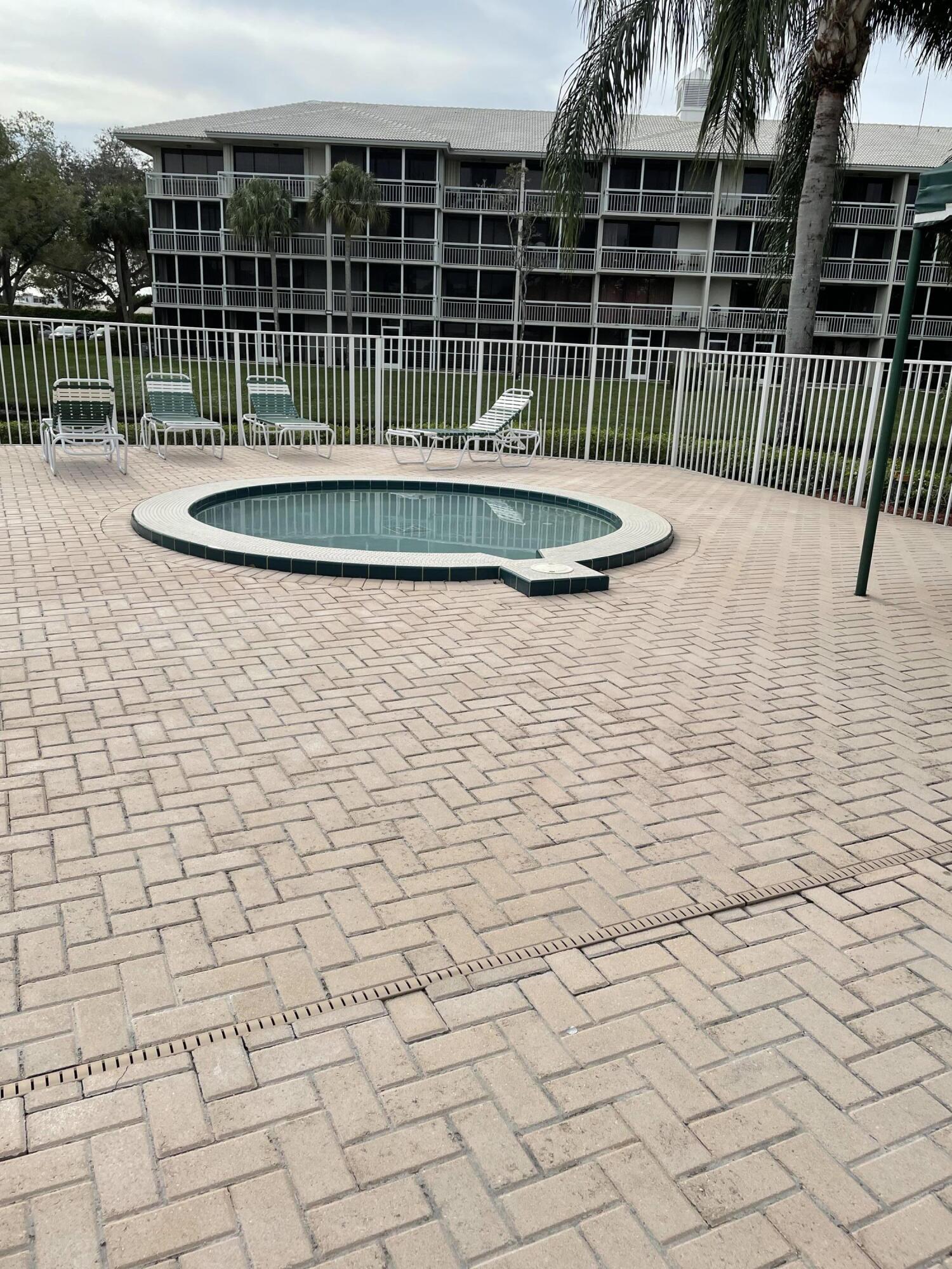 6121 Balboa Circle Unit: 406