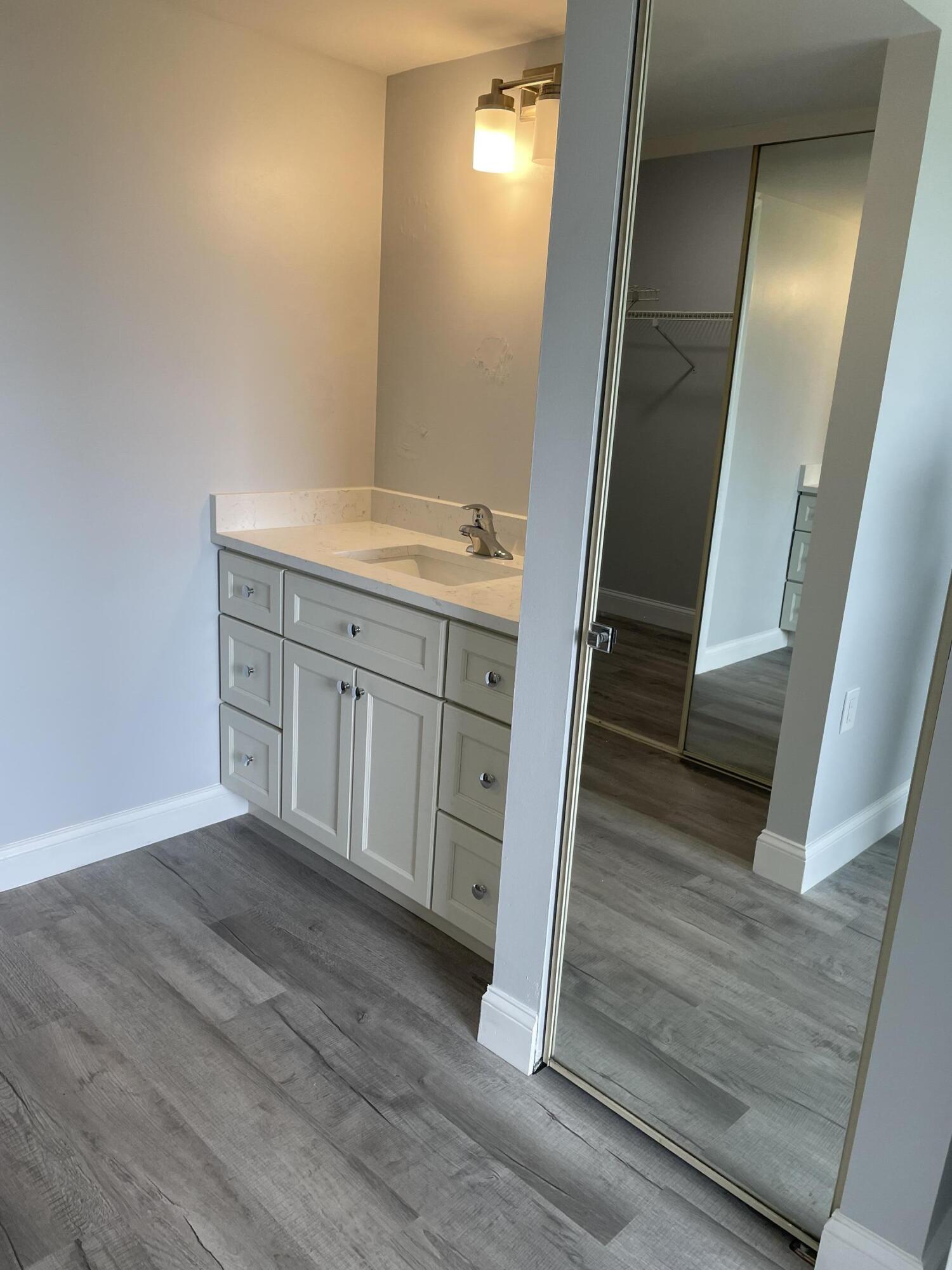 6121 Balboa Circle Unit: 406