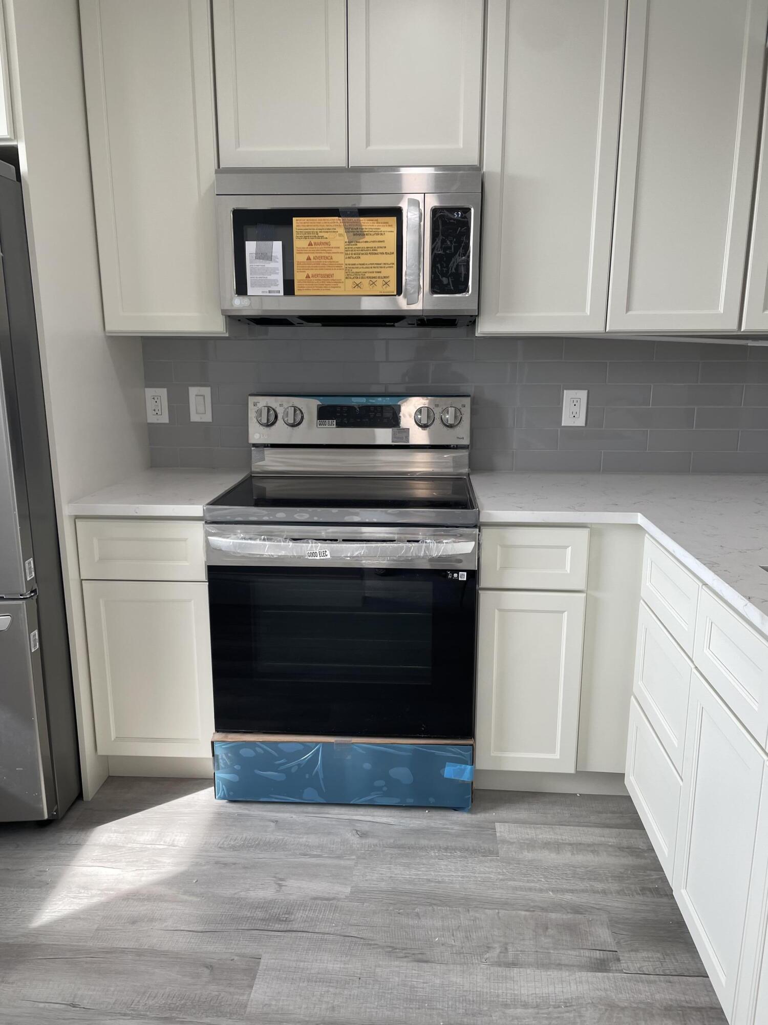 6121 Balboa Circle Unit: 406