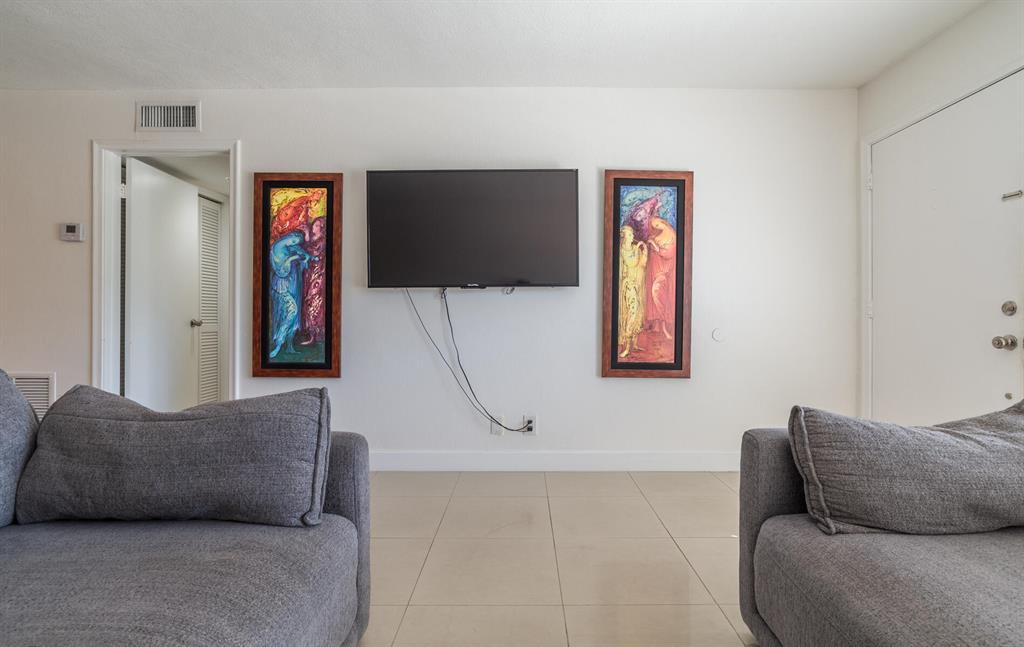 55 SE 14th Street Unit: 114