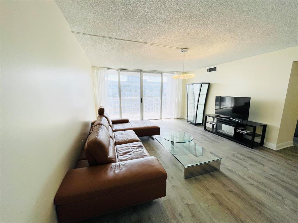 18051 Biscayne Boulevard Unit: 1901