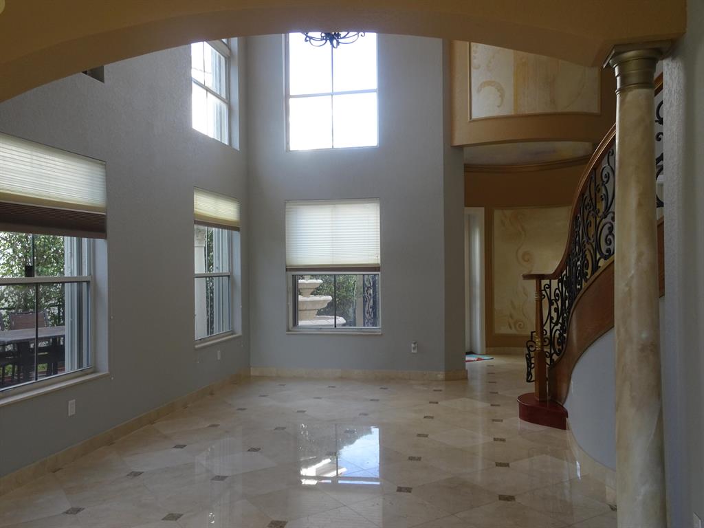 21181 La Vista Circle