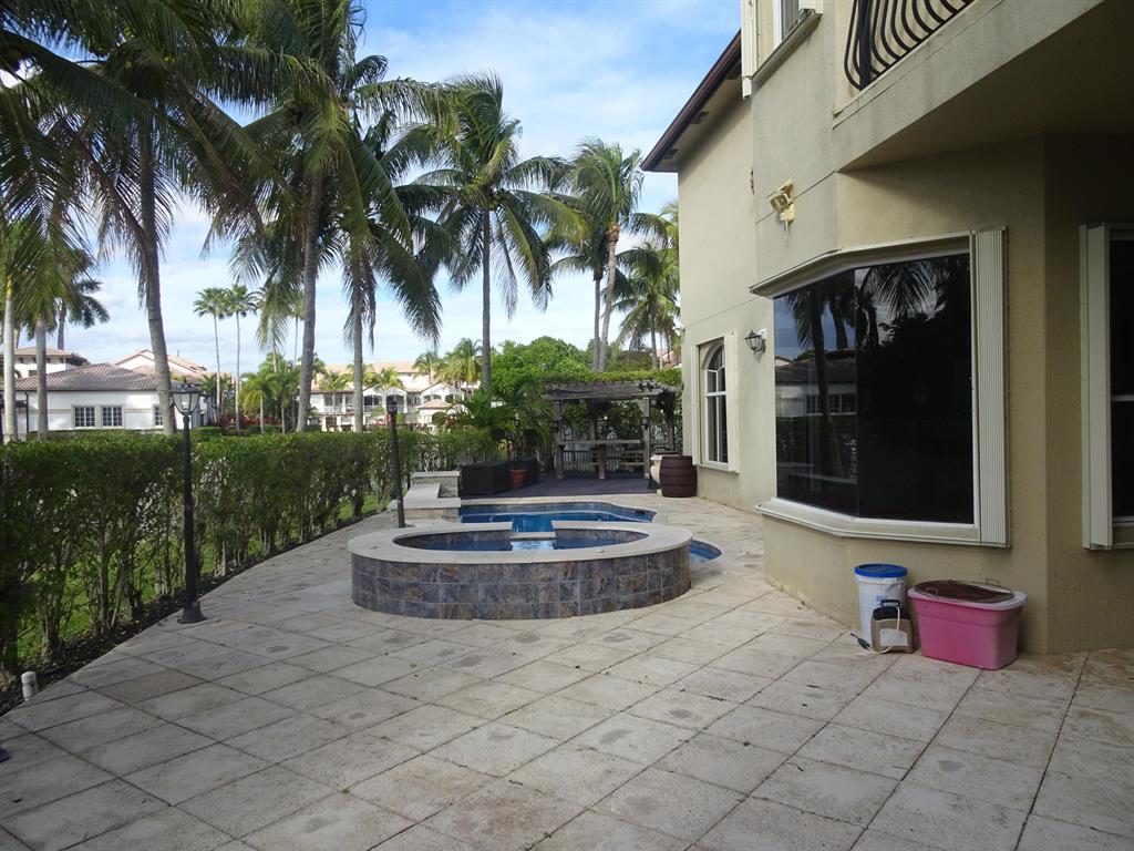 21181 La Vista Circle
