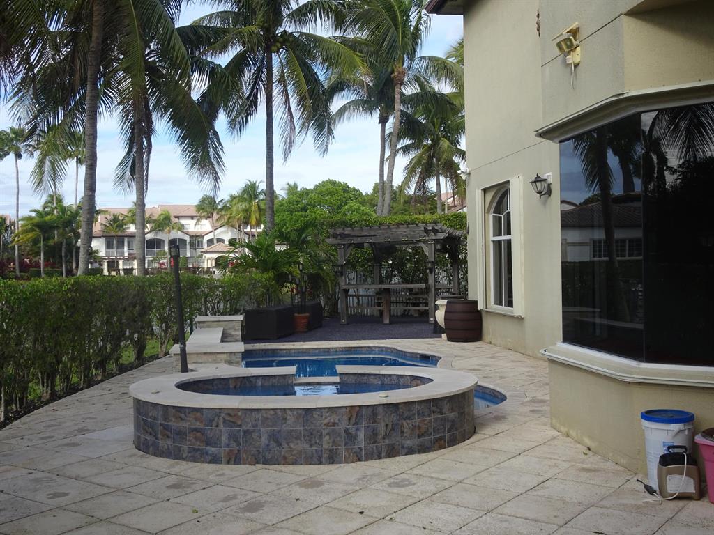 21181 La Vista Circle