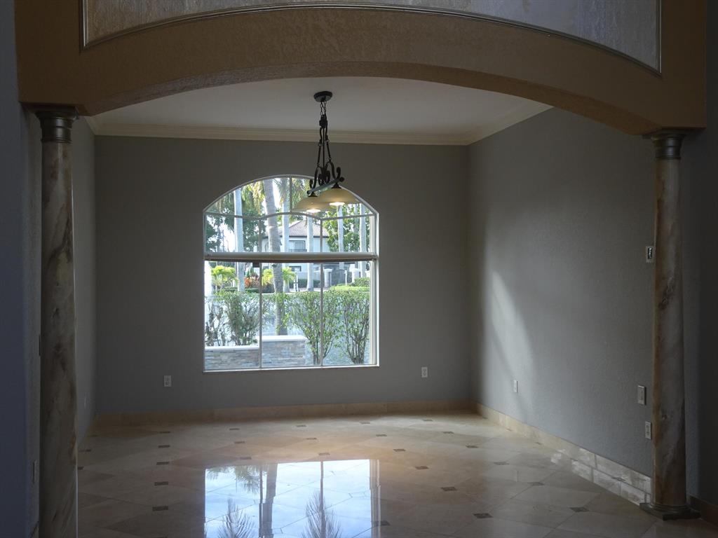 21181 La Vista Circle