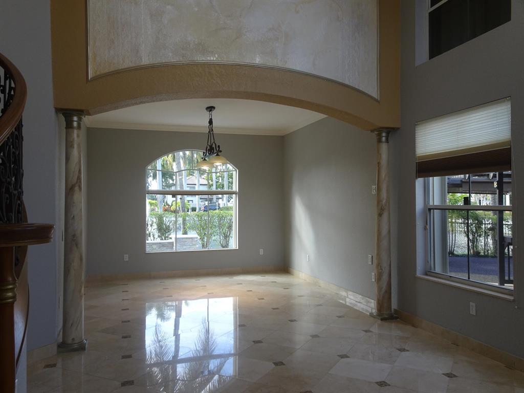 21181 La Vista Circle