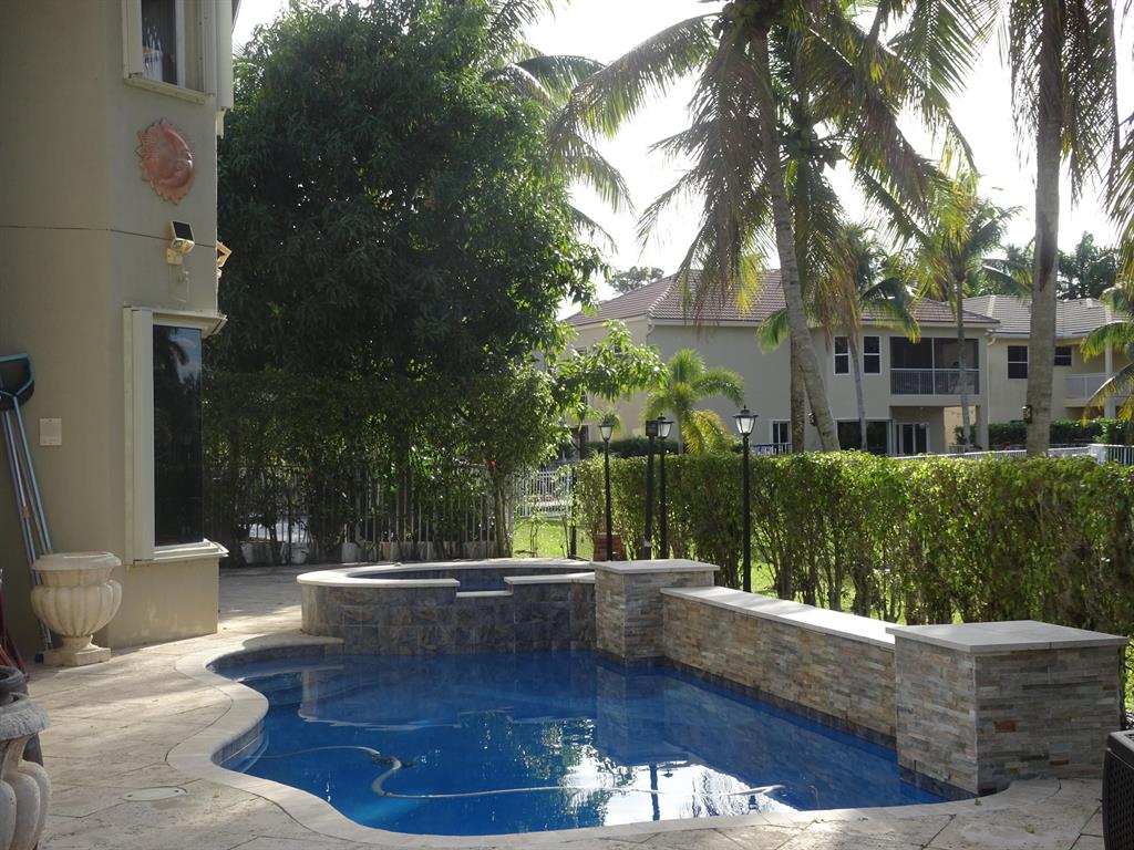 21181 La Vista Circle