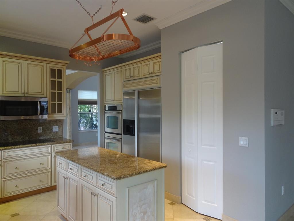 21181 La Vista Circle