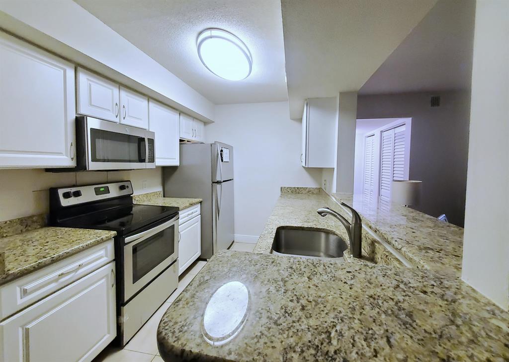 815 W Boynton Beach Boulevard Unit: 4-103