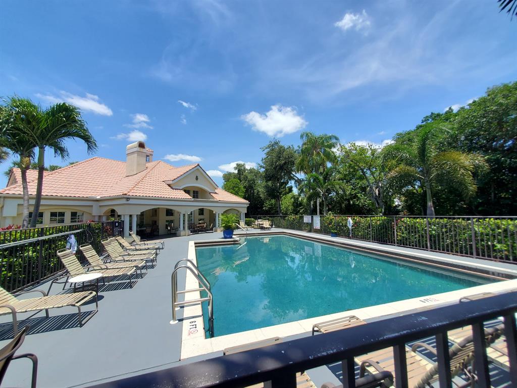 815 W Boynton Beach Boulevard Unit: 4-103