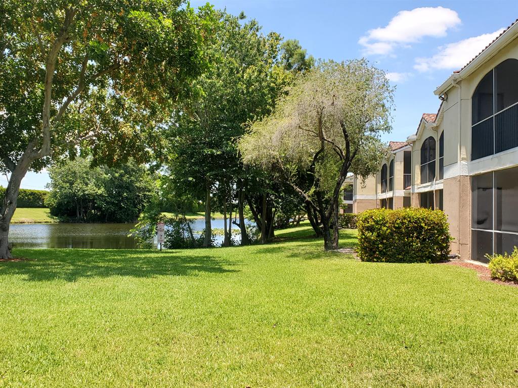 815 W Boynton Beach Boulevard Unit: 4-103