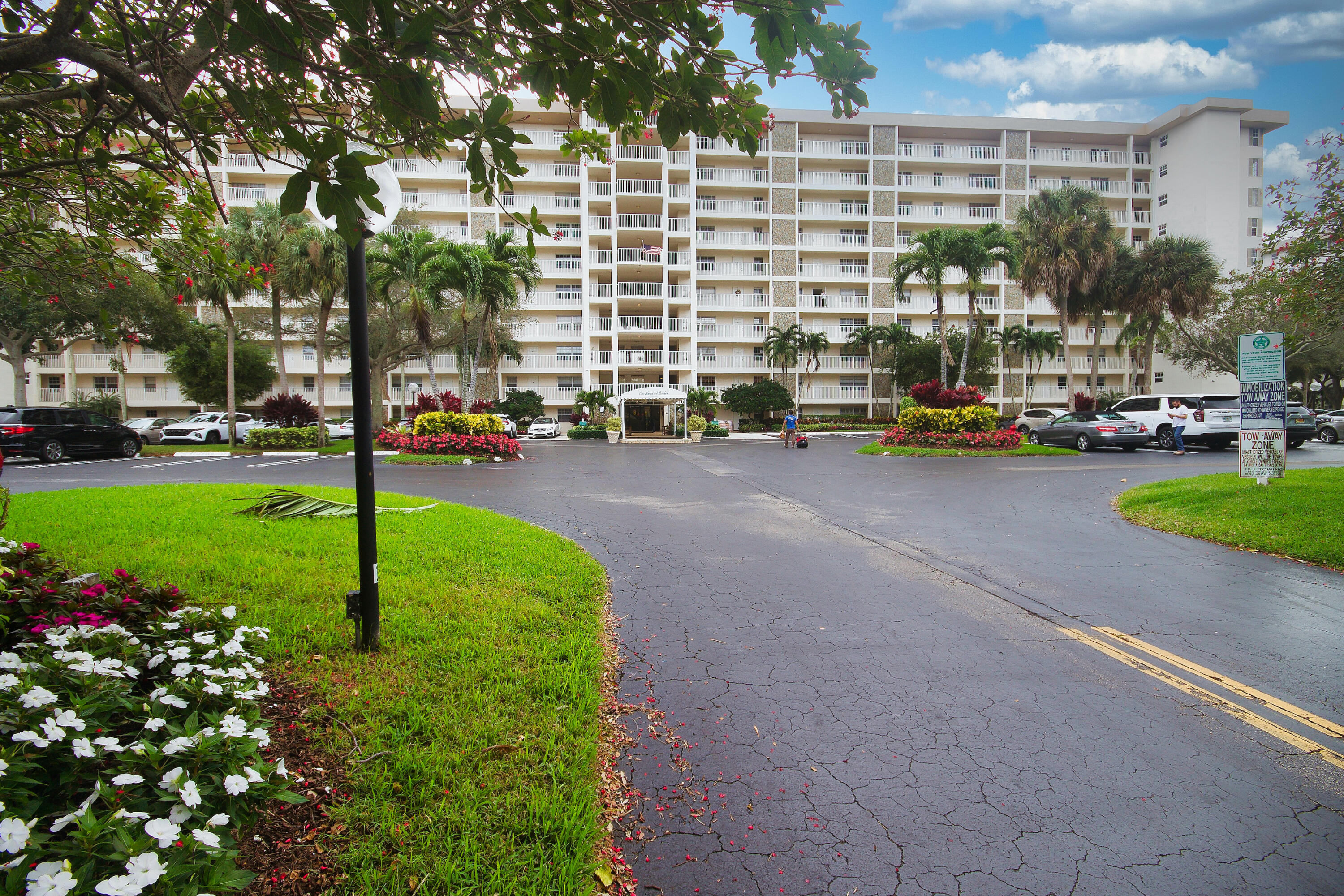 3510 Oaks Way Unit: 1001