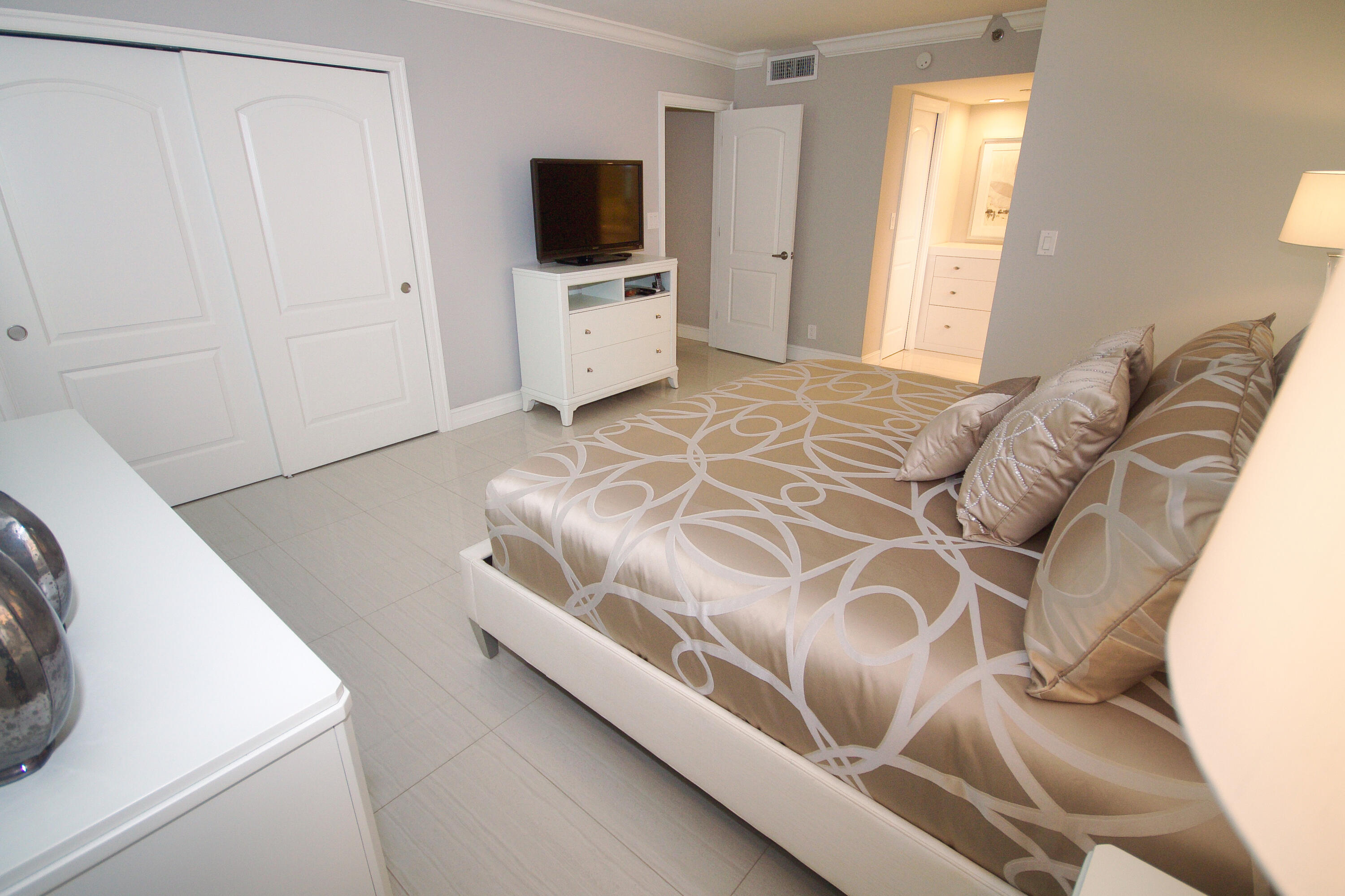 3510 Oaks Way Unit: 1001