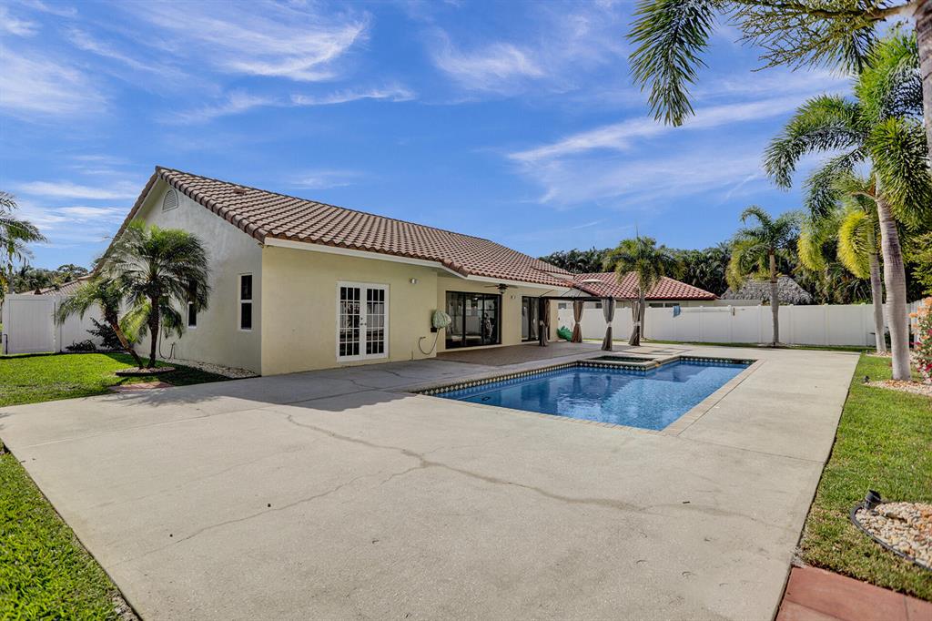 4075 NW 7th Court