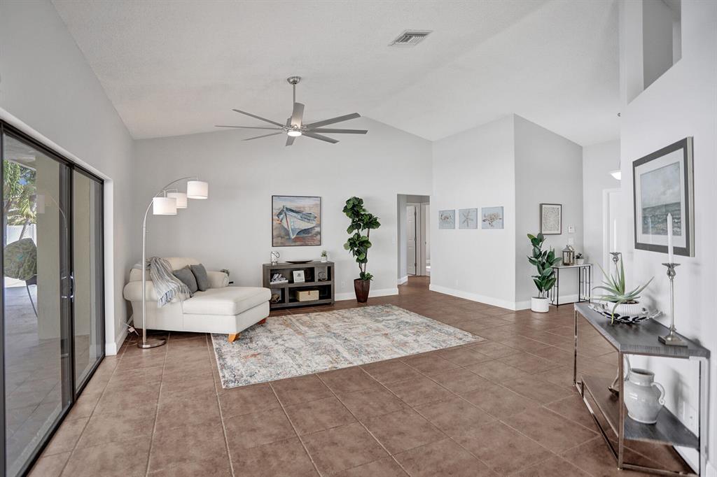 4075 NW 7th Court