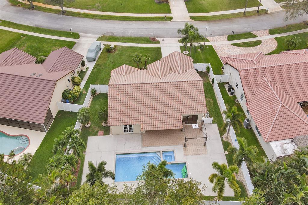 4075 NW 7th Court