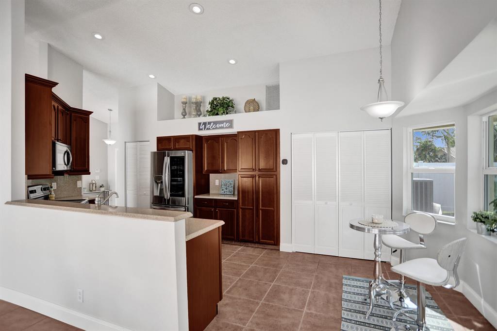 4075 NW 7th Court