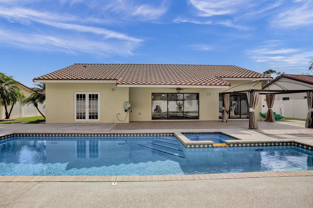 4075 NW 7th Court