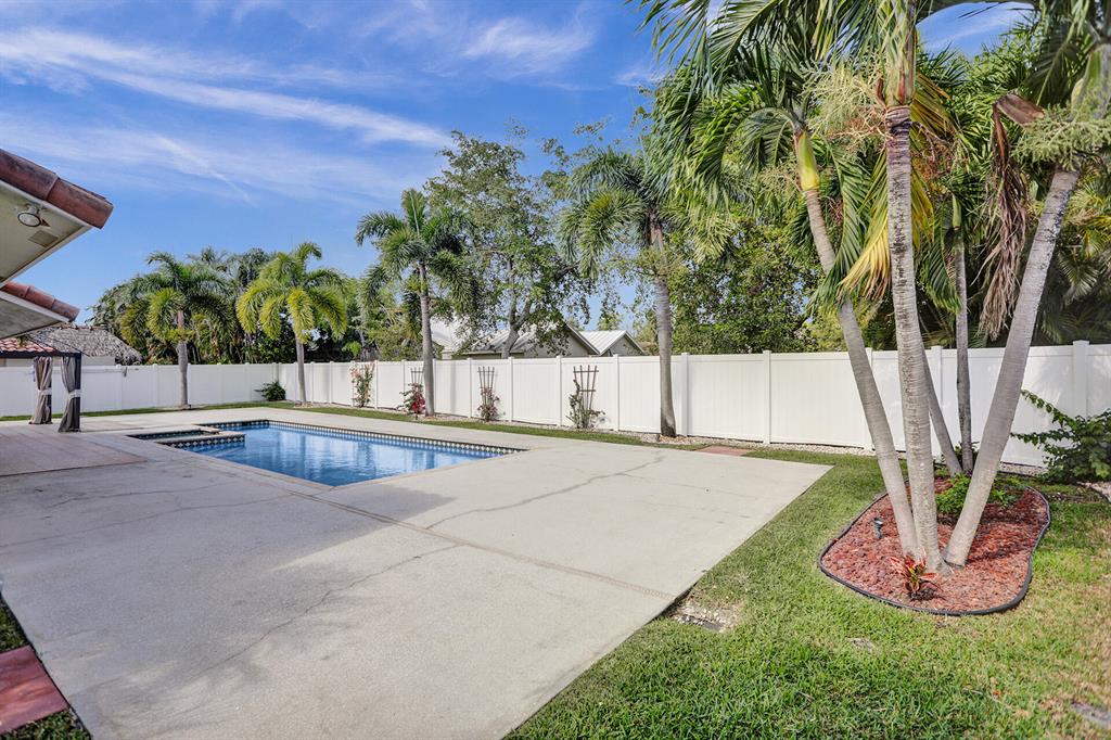 4075 NW 7th Court