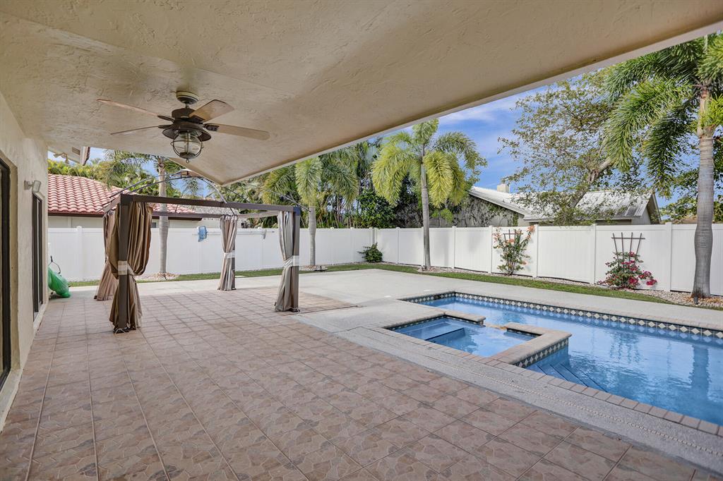 4075 NW 7th Court