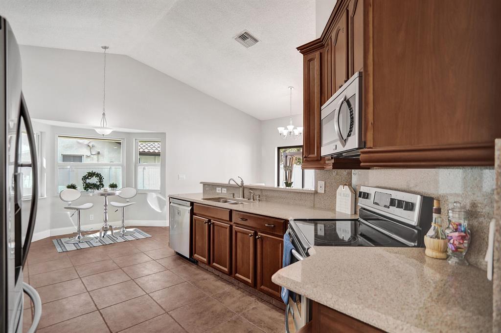 4075 NW 7th Court