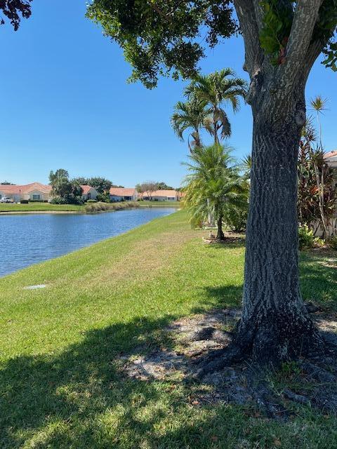 6152 Floral Lakes Drive