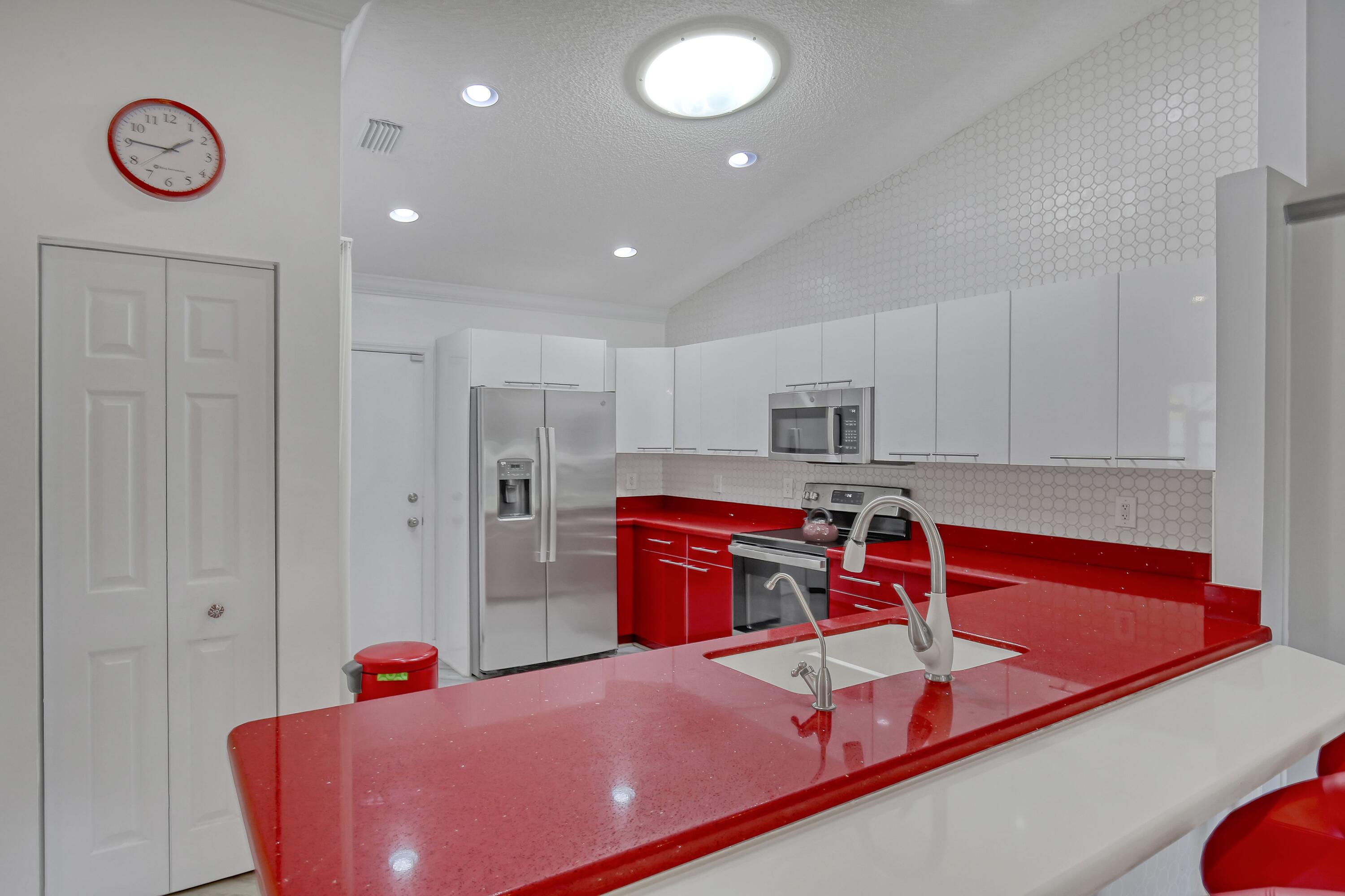 6152 Floral Lakes Drive
