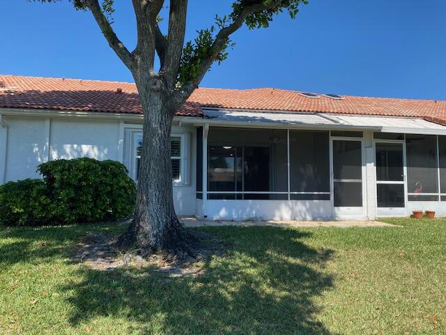 6152 Floral Lakes Drive