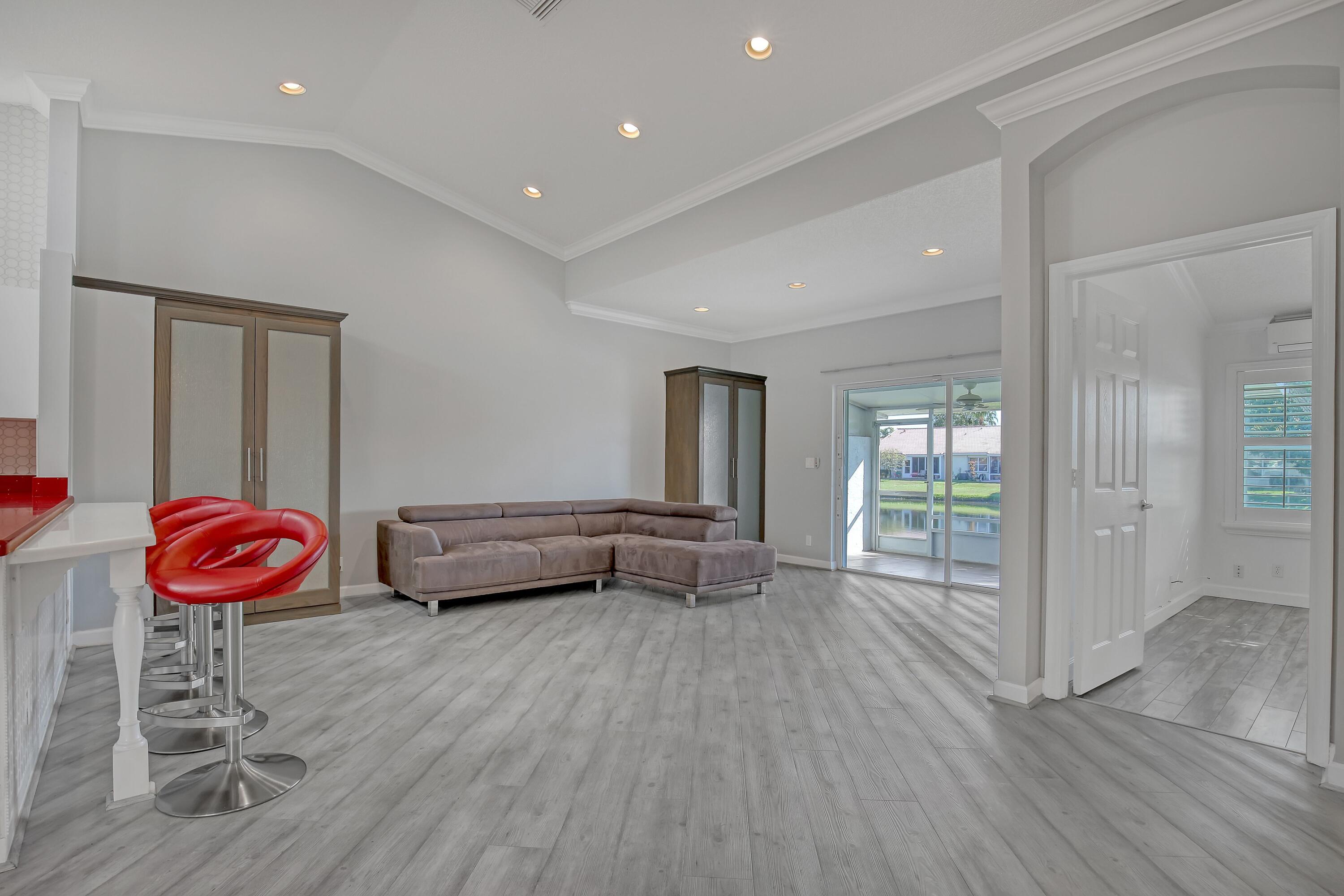 6152 Floral Lakes Drive