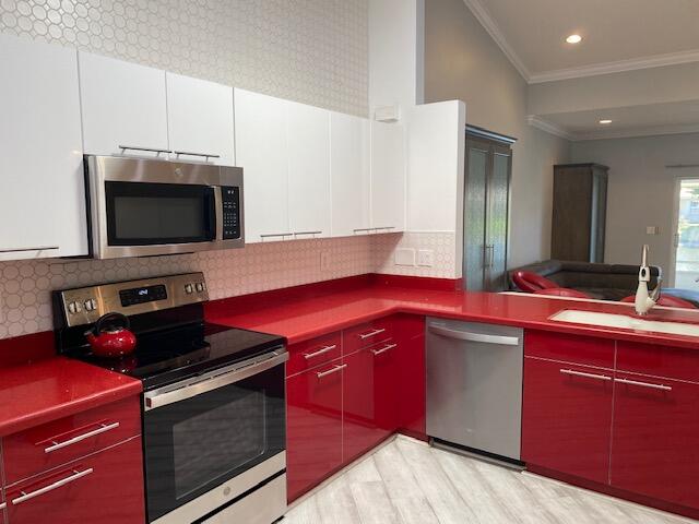 6152 Floral Lakes Drive