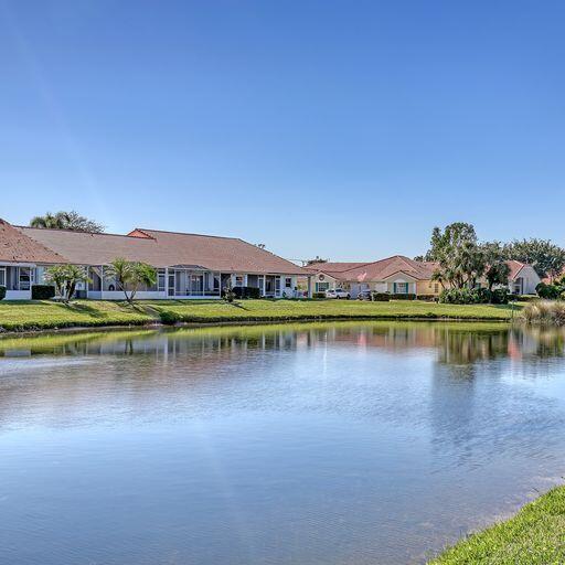 6152 Floral Lakes Drive