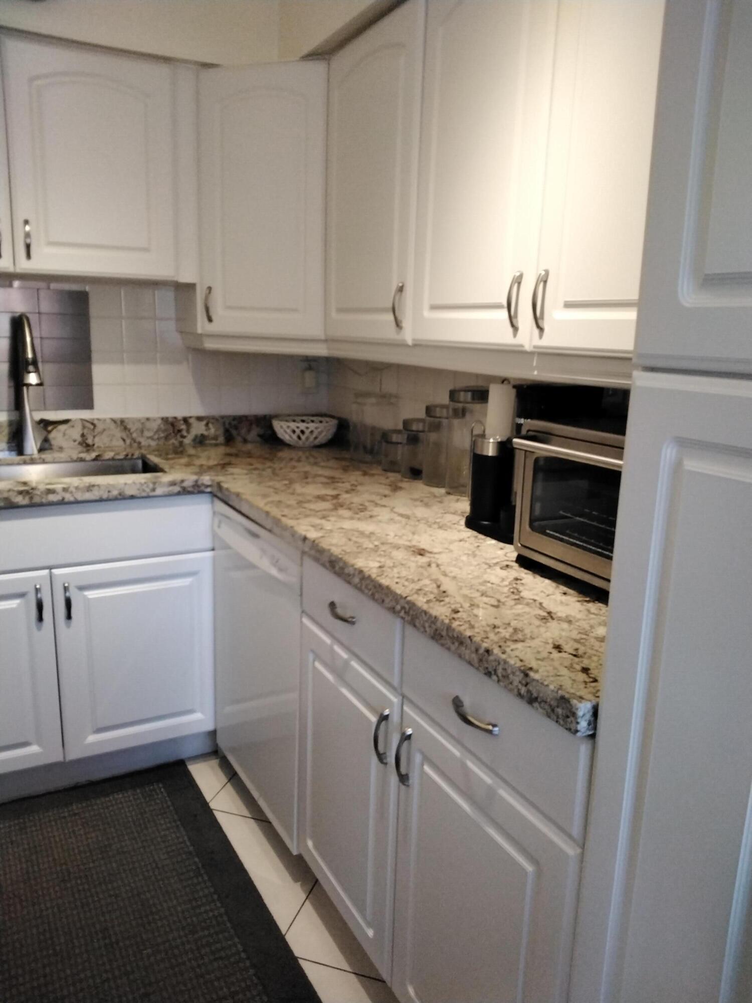 820 SW 11th Avenue Unit: 9b