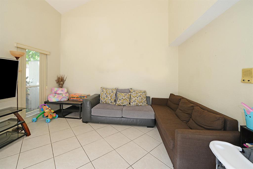 21904 N Palmetto Circle North Circle
