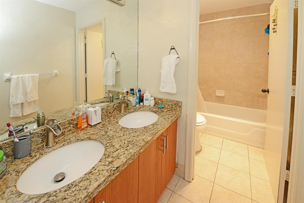 21904 N Palmetto Circle North Circle
