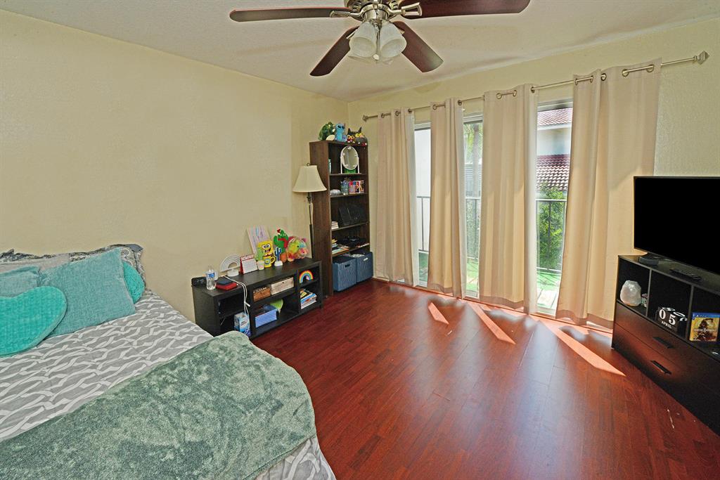 21904 N Palmetto Circle North Circle