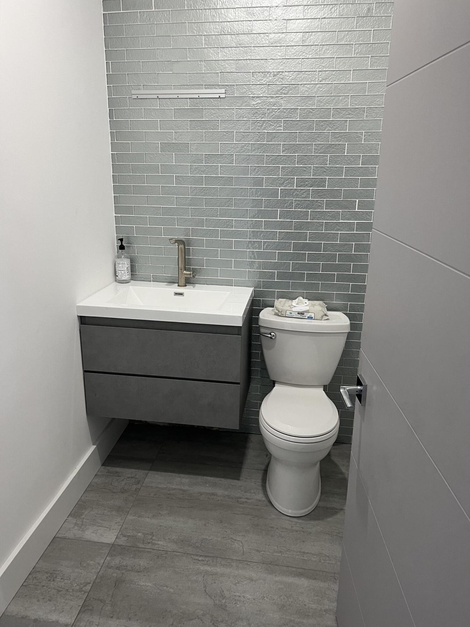 2400 W Copans Road Unit: 9