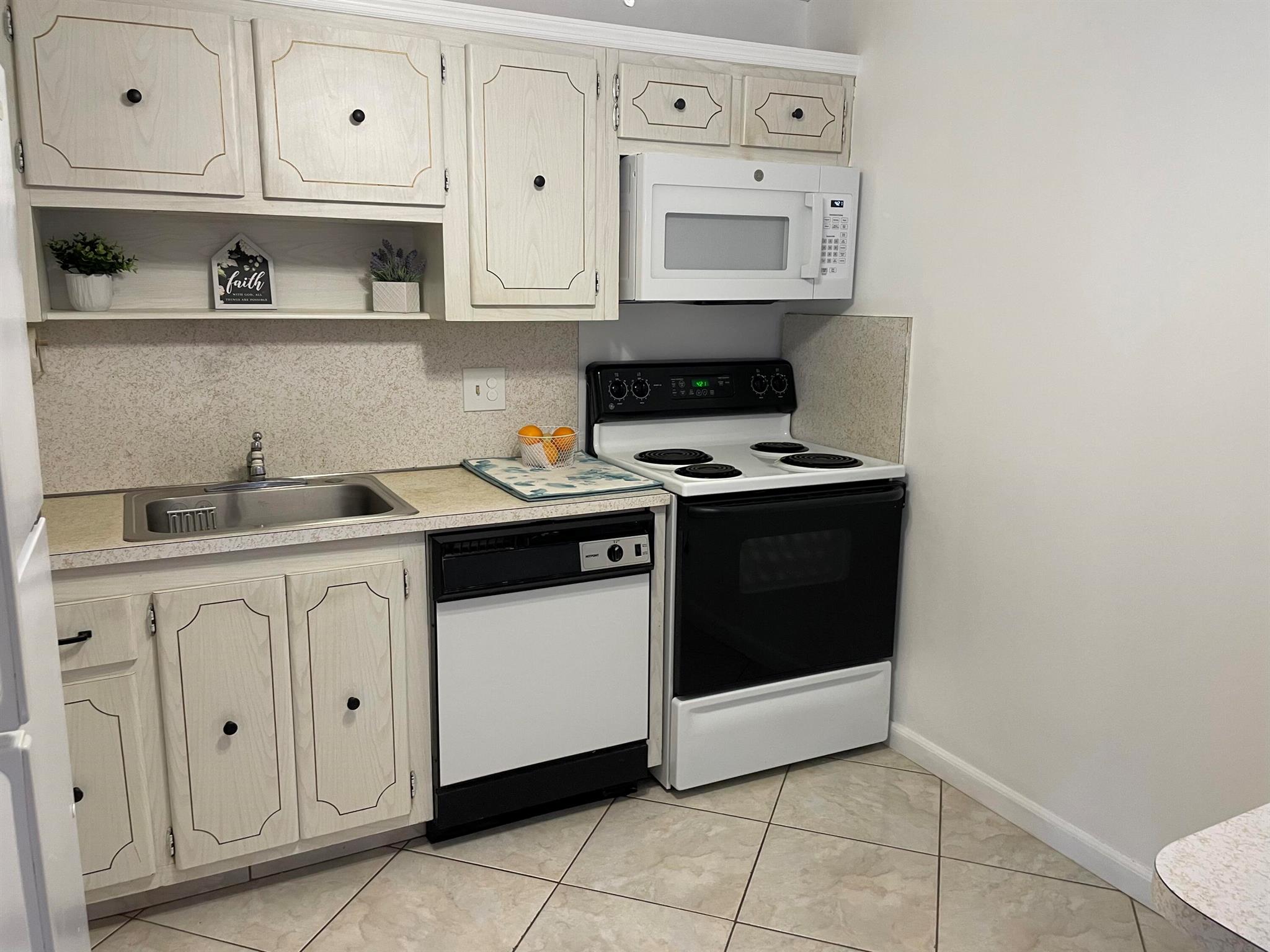 304 Wellington M Unit: 304 M