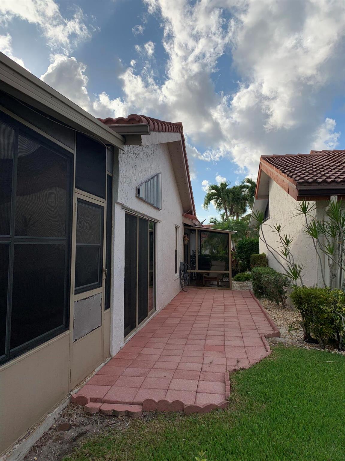 5689 Lakeview Mews Drive