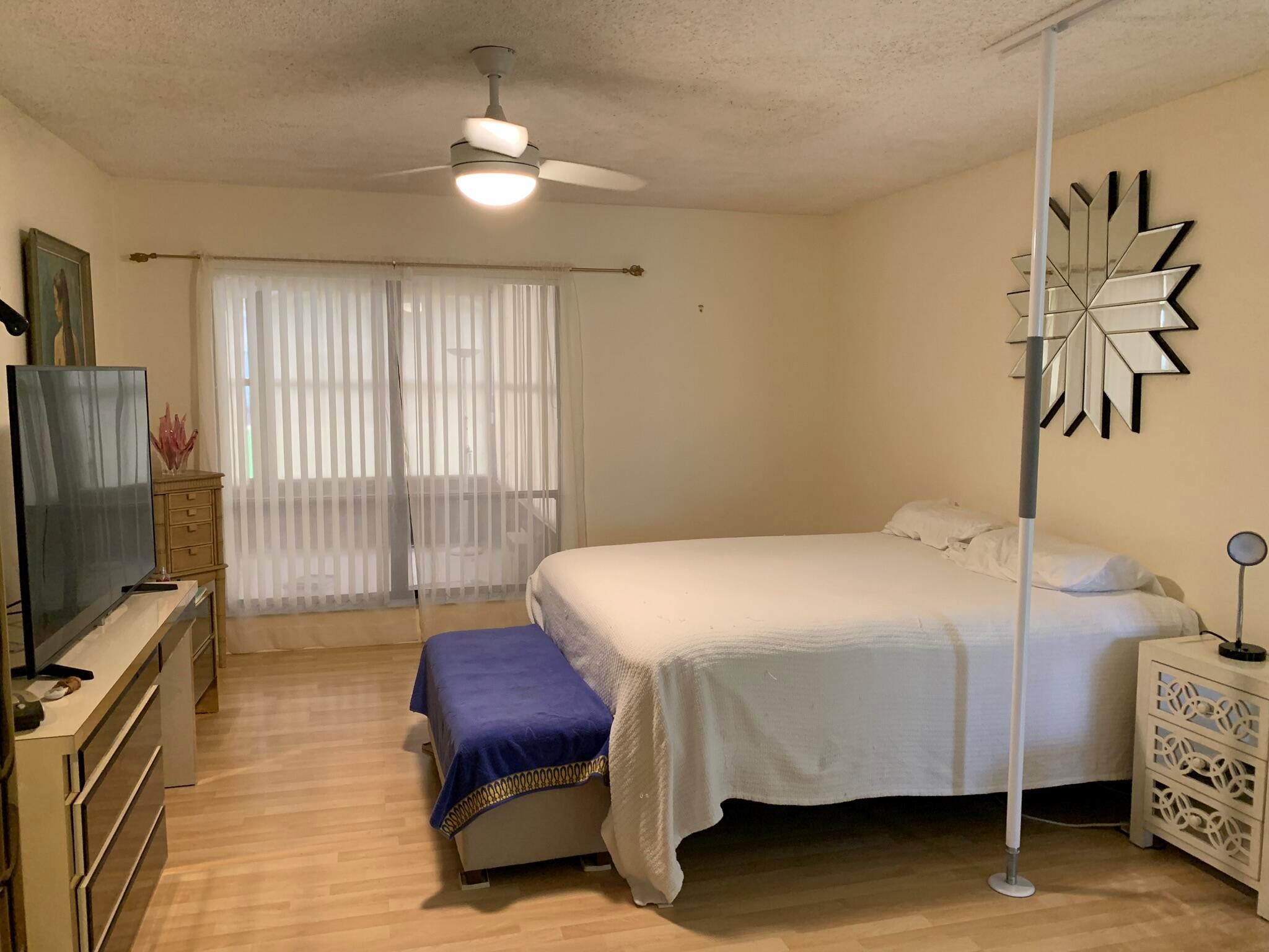 5689 Lakeview Mews Drive