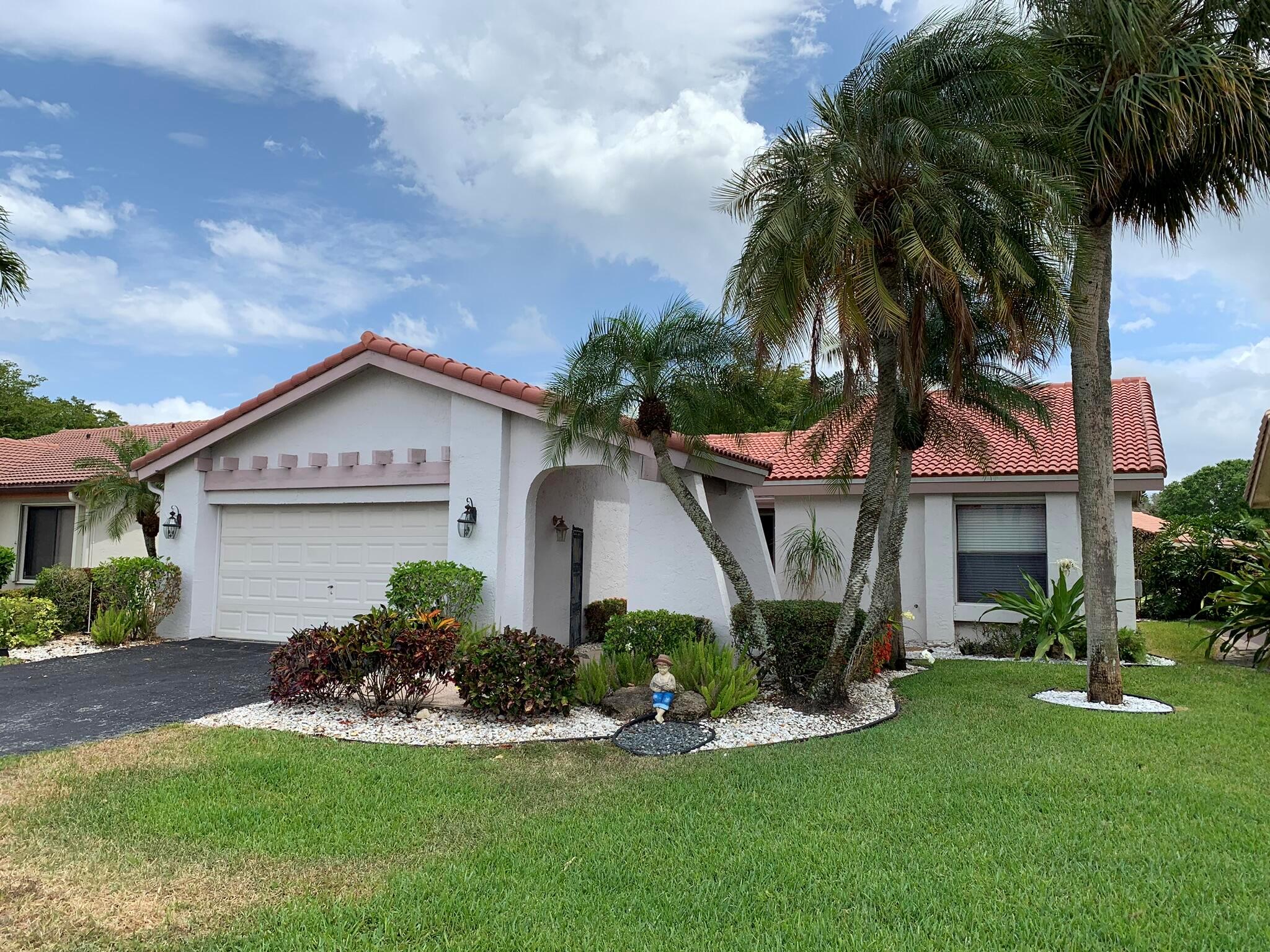 5689 Lakeview Mews Drive
