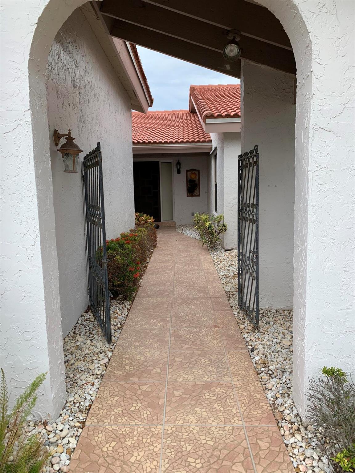 5689 Lakeview Mews Drive