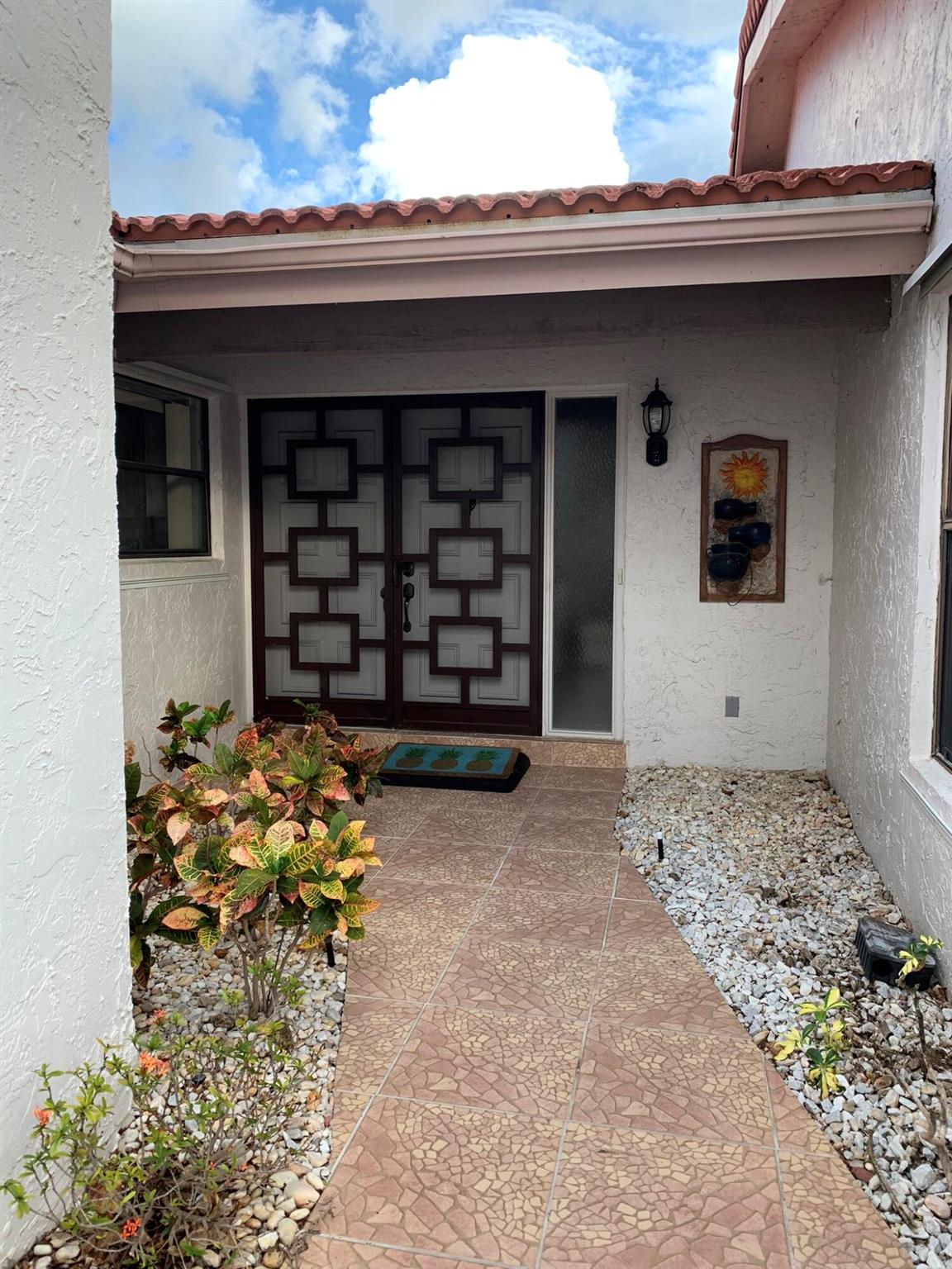 5689 Lakeview Mews Drive